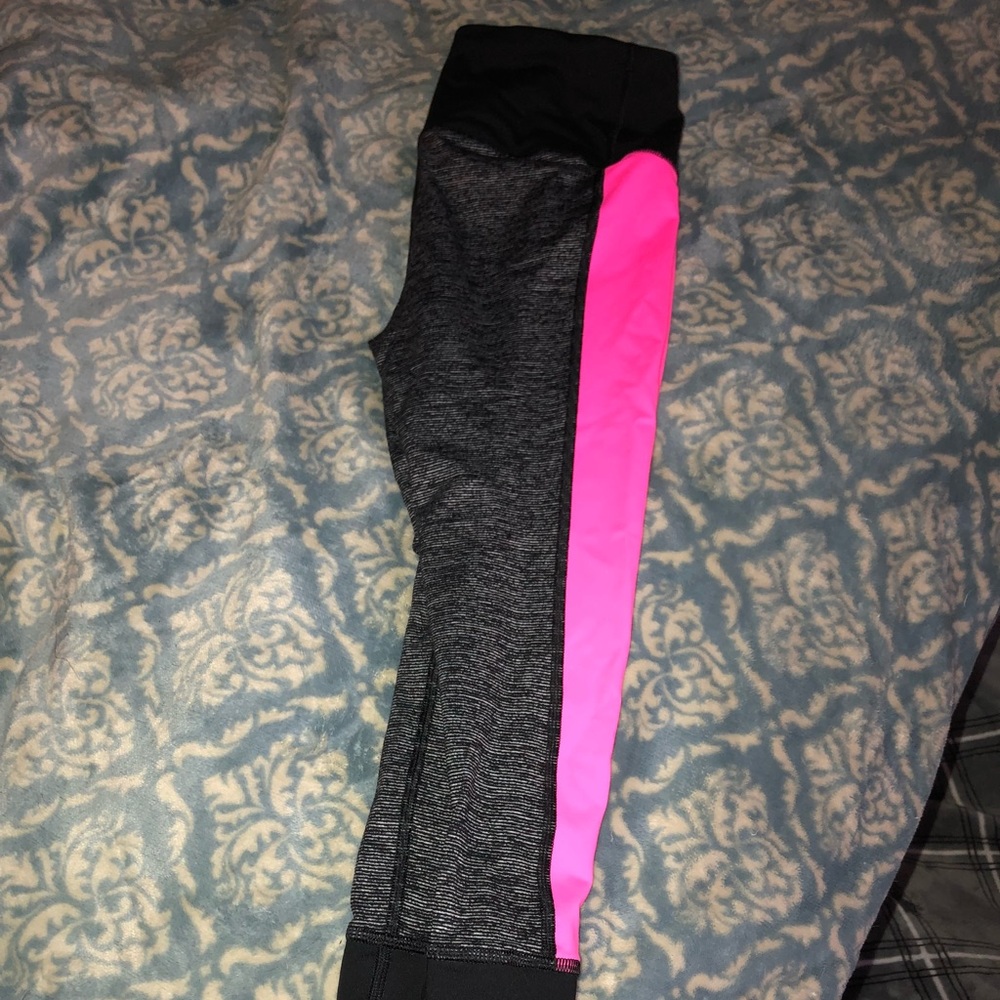 Victoria Secret VSX Sport Capris size Small